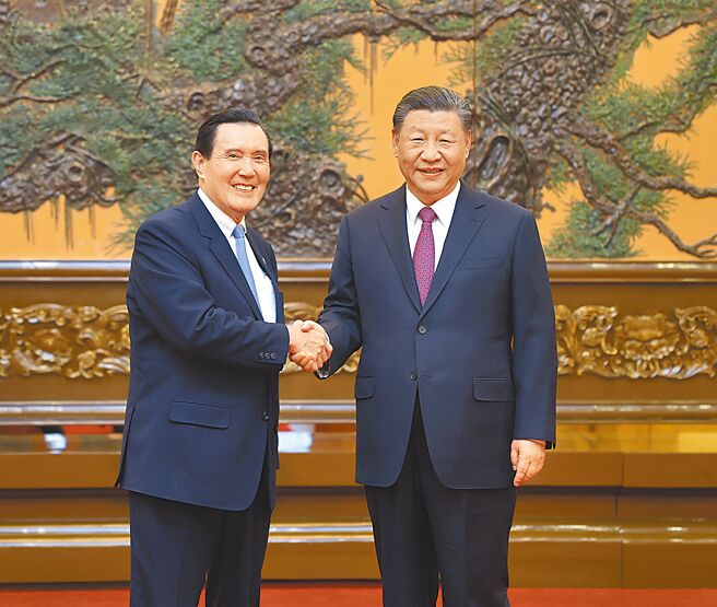 4月10日下午，中共中央总书记习近平在北京会见马英九。（新华社）