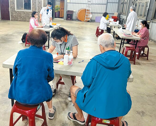 台北市士林区溪山里多位里民疑使用山泉水导致腹泻及呕吐等症状，12日新增5人就医，截至中午共有41人出现肠胃道症状。（台北市卫生局提供／刘玮晴台北传真）