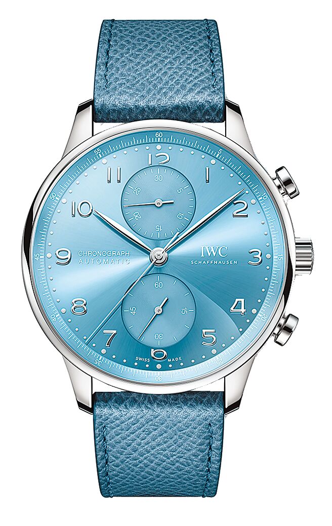 吉賽兒邦臣佩戴的IWC萬國表葡萄牙系列計時腕表，地平線藍款。（IWC提供）