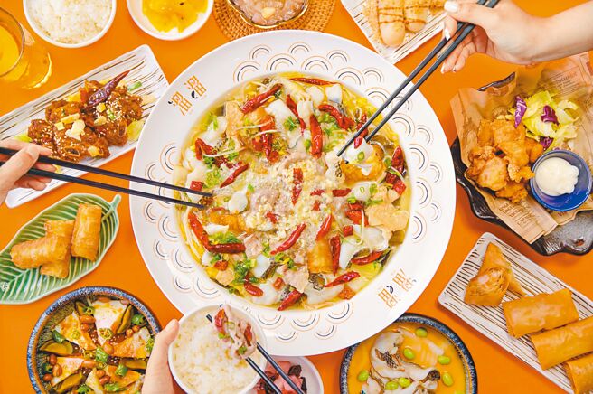 「溜溜酸菜鱼」以酸、麻、香、辣的招牌酸菜鱼为主打。（汉来美食提供）