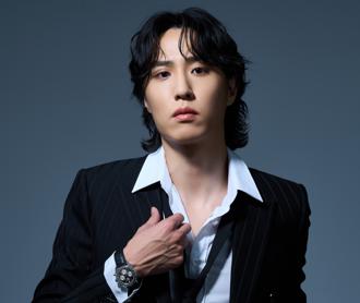 余晉戴泰格豪雅表 貴公子上身