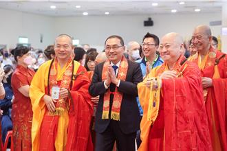 新北市佛教会庆祝佛诞 侯友宜浴佛祈福