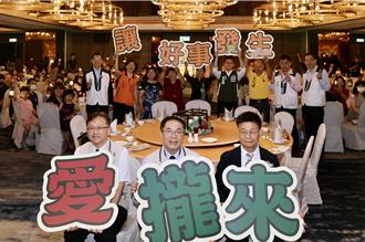 南市表扬寄养家庭 2对夫妻付出29年盼更多人加入