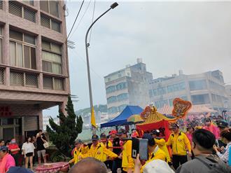 通霄鎮四庄媽回鑾 年度盛事萬人「吃飯擔」登場