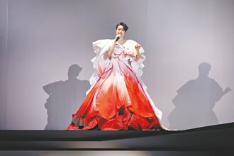 梁詠琪華麗登蛋 換裝快如F1換胎