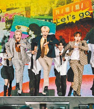 BSS引爆尖叫 舒華返鄉辣脫衣