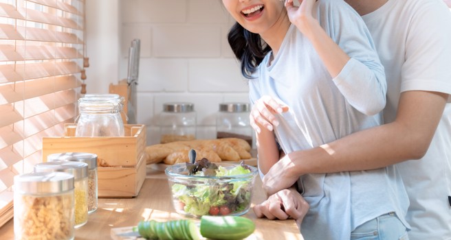 男女交往共同喜好、薪资等都会列为择偶条件。（示意图，shutterstock／达志）