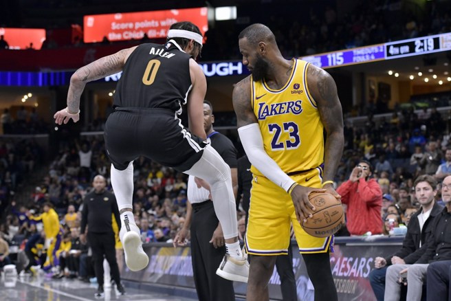 湖人与灰熊这场比赛第三节多打66秒没人发现。(美联社资料照)