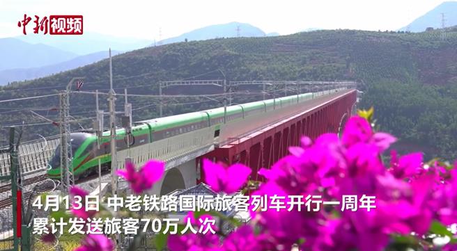 中寮鐵路國際旅客列車13日開行一周年，已累計發送旅客70萬人次。（中新網）