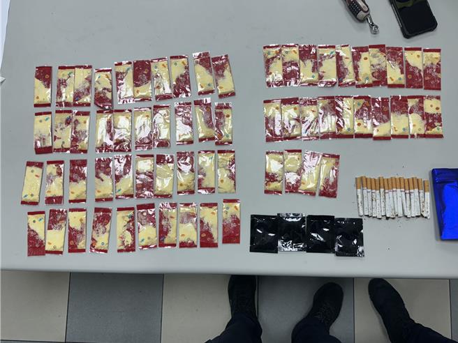 桃園市平鎮警方執行雷霆除暴專案，破獲多起毒品、公共危險案。(警方提供／呂筱蟬桃園傳真)