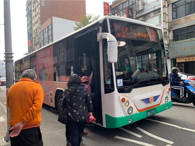 为改善客运业者营运困境，新竹市政府今年再调升公车每公里合理营运成本至54.408元。（新竹市政府提供／陈育贤新竹传真）