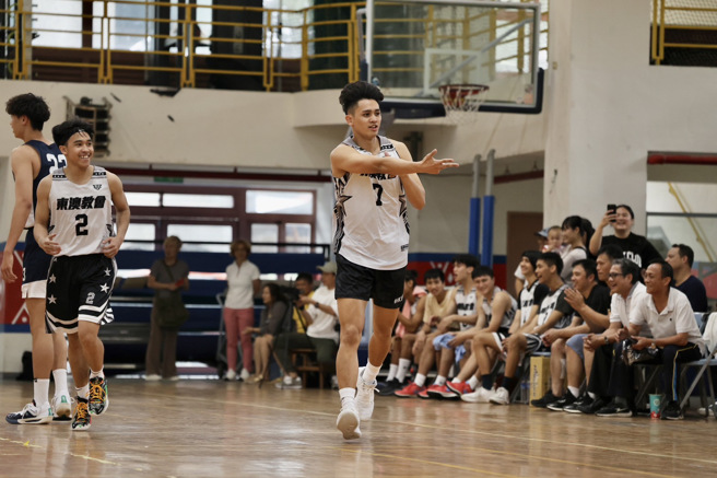 政大游艾喆（中）將參加全國泰雅族運動會。（政大雄鷹提供）