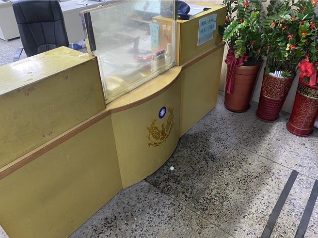 朱姓男子向警察借钱遭到拒绝，竟然想放火烧派出所，遭判处有期徒刑8个月。（基隆市警察局提供／张志康基隆传真）