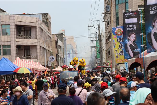 萬人「吃飯擔」。（苗栗縣政府提供／李京昇苗栗傳真）
