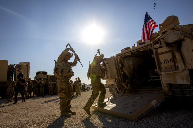 伊朗14日警告，如果美国支持以色列的报復行动，伊朗就会锁定美军基地，不过未指明可能攻击哪座基地。图为位在叙利亚北部的美军基地。（资料照／美联社）