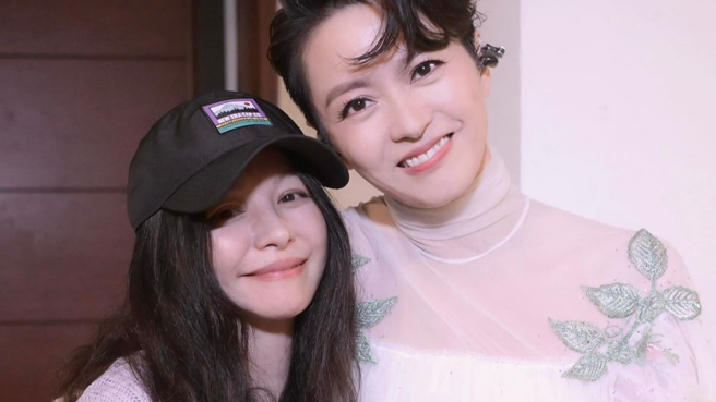 徐若瑄(左)現身梁詠琪(右)演唱會力挺。（圖／翻攝徐若瑄 臉書）