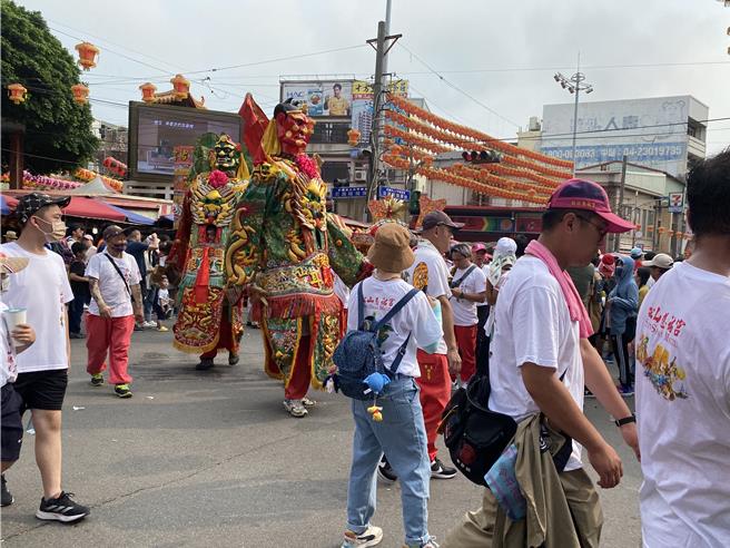 大甲鎮瀾宮媽祖14日完成9天8夜遶境進香行程，各地陣頭齊聚、紛紛獻藝，相當熱鬧。（張妍溱攝）