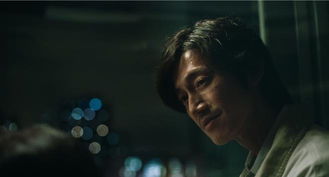 吴慷仁在《但愿人长久》中成为父亲，希望让妻女过好生活却事与愿违。（甲上娱乐提供）