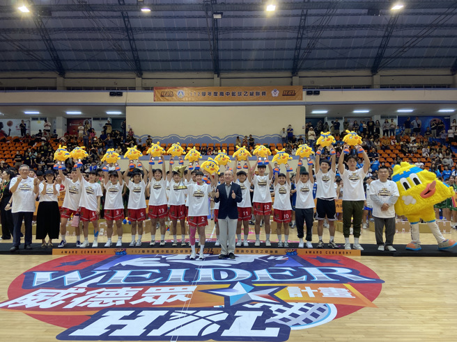 花莲县四维高中于决赛以3分之差击败桃市阳明高中勇夺队史首冠。（展逸国际企业提供）