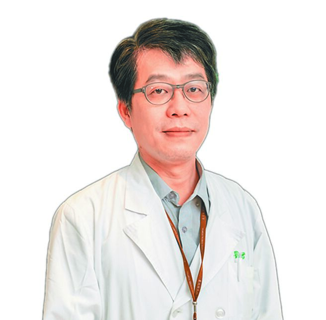 臺北榮民總醫院國際醫療中心主任劉君恕近年多次到訪越南，為病童開刀，也扶植當地醫療團隊獨立完成肝移植手術。（北榮提供／林周義台北傳真）