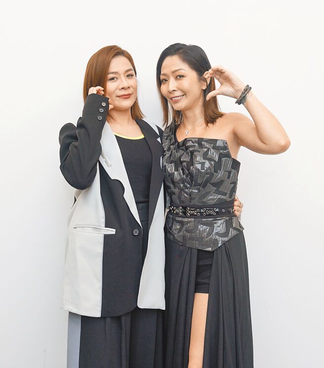 江美琪（左）、林晓培13日首次同台合唱。（客委会提供）