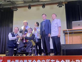 鐵肺會計師走過人生幽谷 黃鴻隆獲全球熱愛生命獎章