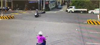 妇人闯红灯赶去法院撞车　结果和解不成还要吃罚单