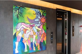 阿里山英迪格酒店攜手藝術家 舉辦鄒族神話藝術展