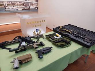 路邊空地試槍？警攔截圍捕查獲6把槍 結果居然是這樣！