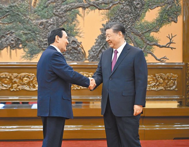 前总统马英九日前与大陆国家主席习近平见面，引起全球关注。（图 / 新华社）