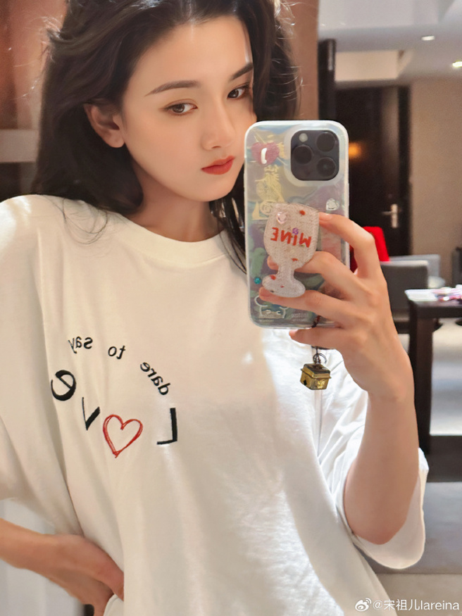 宋祖儿涉逃漏税淡出萤光幕前半年。 （图／宋祖儿微博）