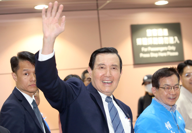 前总统马英九（中）。（资料照,范扬光摄）