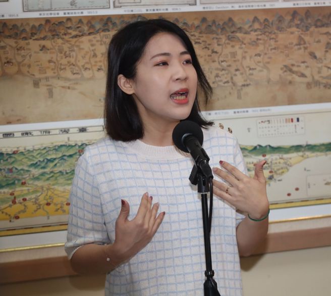 国民党立委徐巧芯15日到立法院质询并受访。（陈君玮摄）