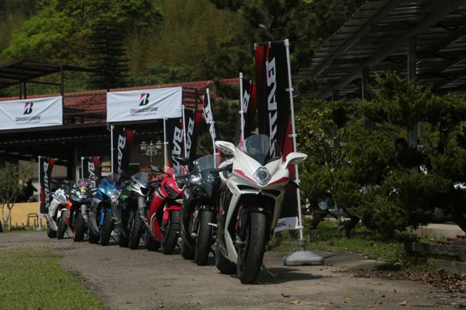 試胎活動聚集台灣本田、台灣山葉、台鈴工業、台崎重車旗下多款性能車款。（崇記貿易提供）