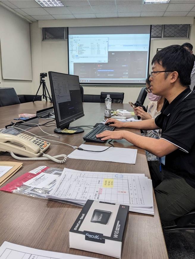 掀起「88会馆之乱」的招待所负责人郭哲敏，其名下被查扣包含价值约2亿元的泰达币，今（15）日查扣单位新北地检署将泰达弊打入法务部建置的「扣案虚拟资产监管系统平台」，成为该平台建置后首例运用检察机关虚拟资产帐户的地检署。（新北地检署提供）