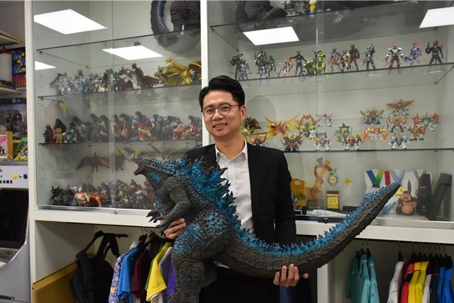 高雄阜冠國際開發公司總經理劉柱均熱衷蒐藏公仔熱衷蒐藏動漫模型。（劉柱均提供）