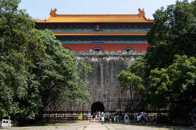 近日大陆游客发现明孝陵的石碑上被人刻字破坏，管理单位追查后，发现刻字已有百年歷史。（图为明孝陵／中新社）