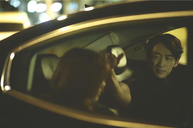 路斯明撩人手法，讓觀眾隔著螢幕都心動。（公視、MyVideo提供）