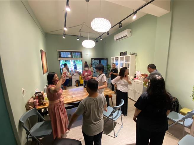 心觉醒文教基金会致力推动意识提升，2023年起积极投入乐龄活动、亲子共学共创全龄幸福心灵空间。（心觉醒基金会提供／冯惠宜台中传真）