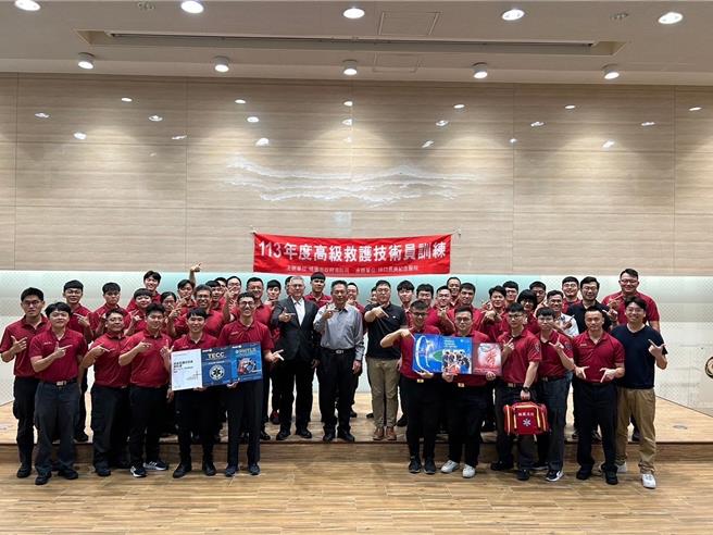 桃園市政府消防局於15日在消防局八德訓練中心暨防災教育館辦理113年度高級救護技術員訓練開訓典禮。（桃園市消防局提供）