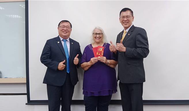 鴻麗團隊舉辦專題演講也做公益。（柯宗緯翻攝）