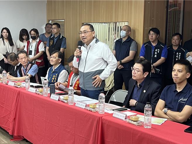侯友宜主持烏來區市長行動治理座談會。（王揚傑攝）