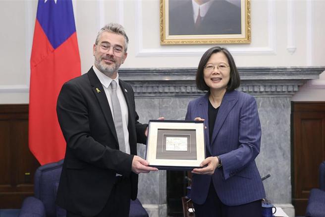 总统蔡英文15日上午接见以色列国会议员访问团。图／总统府提供