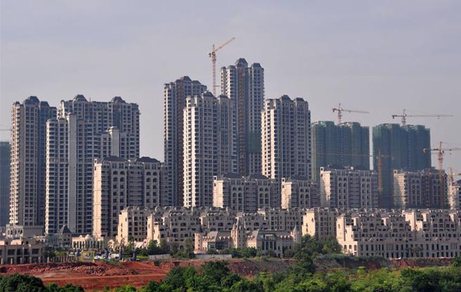 大陸民營房企在交付預售住宅方面仍面臨約4兆元人民幣的資金缺口，但中國的銀行提供信貸支持總額僅為4690億人民幣。（圖／新華社）