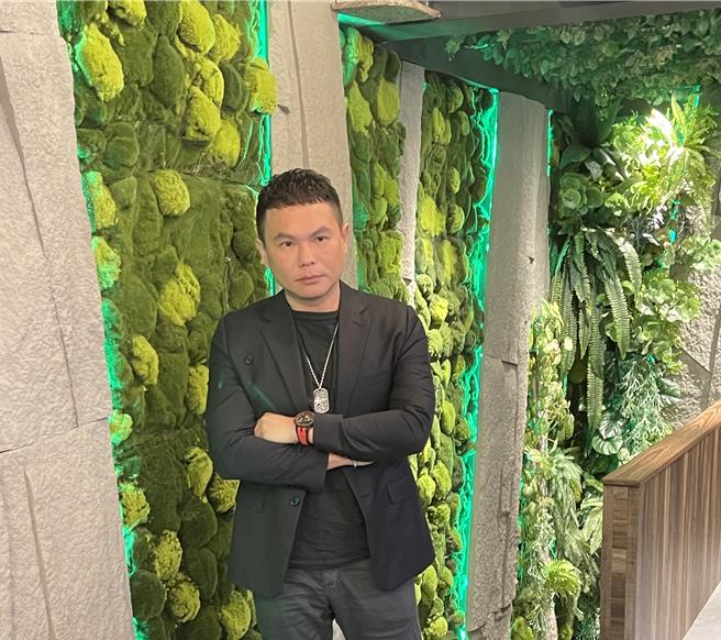 超哥透露日式餐厅的营收。（池宗玲摄）