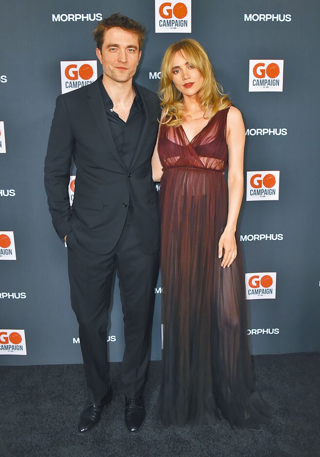 罗伯派汀森（左）、苏琪沃特豪斯交往近7年，常携手出席活动。（美联社）