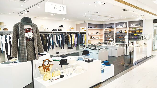 汉神百货5楼女装楼层近期改装开幕，推荐想挑选摩登都会服饰的民眾可至时尚品牌TAST选购。（汉神百货提供）