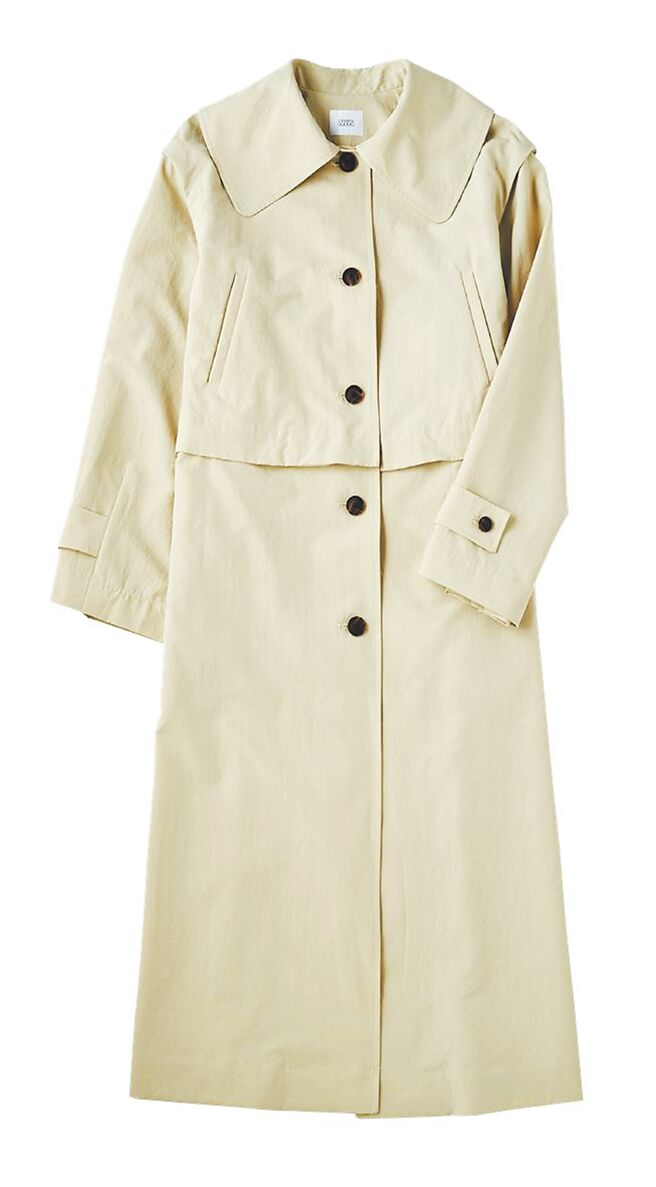 统一时代百货推LOWRYS FARM「大领2way袖子可拆长版风衣外套」，推荐价4990元。（统一时代百货提供）