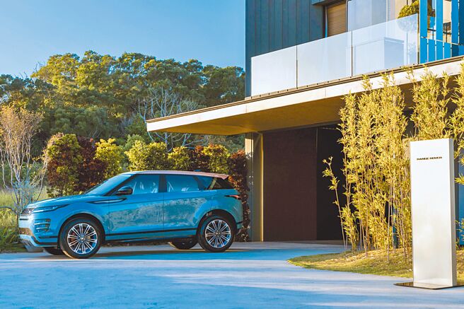 24年式RANGE ROVER EVOQUE导入全新车色与精致的饰面，售价226万元起。（台湾捷豹路虎提供）