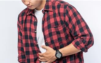 壮年男多年爱喝酒反覆腹痛 患罕病再加重慢性胰臟炎